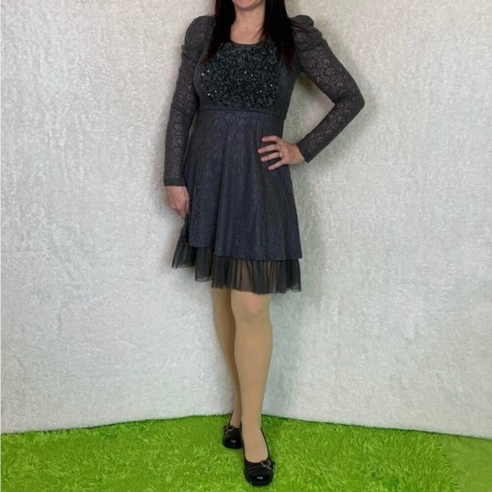 Ryu‎ Anthro grey bead and ruffle puffed sleeve sweater dress, small